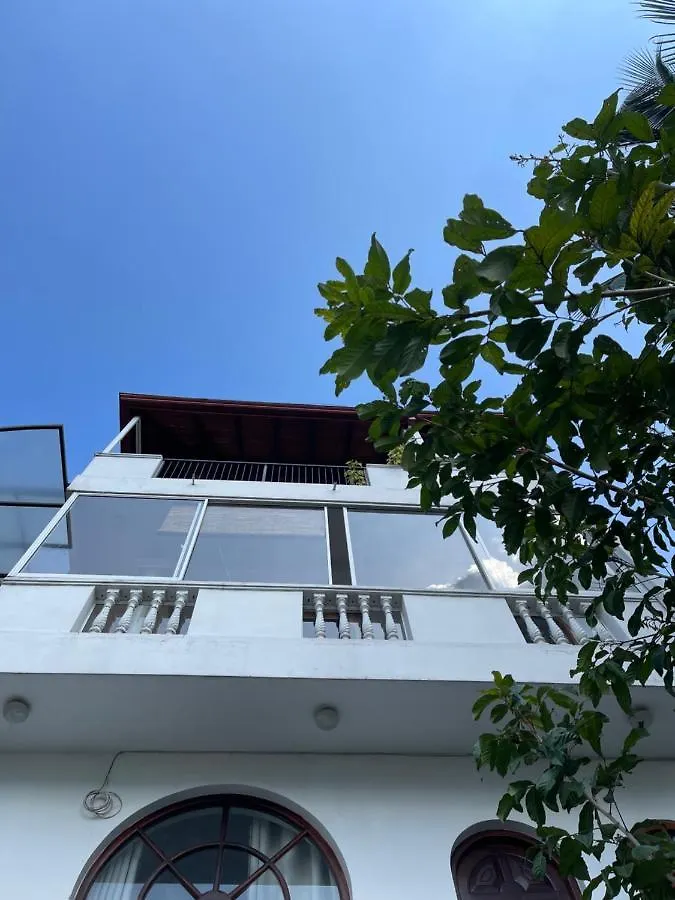 Проживание в семье The Skydeck Канди
