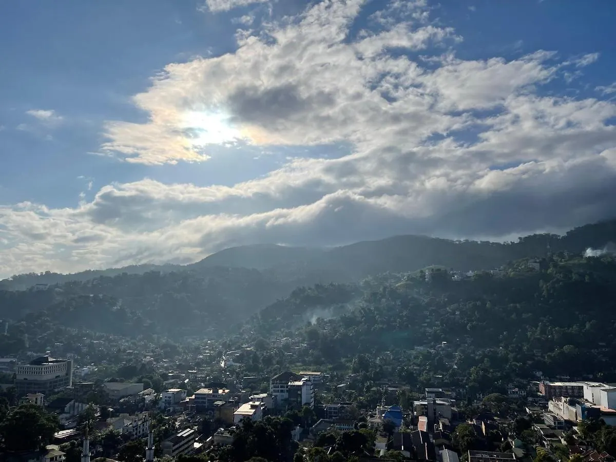 The Skydeck Kandy 0*,